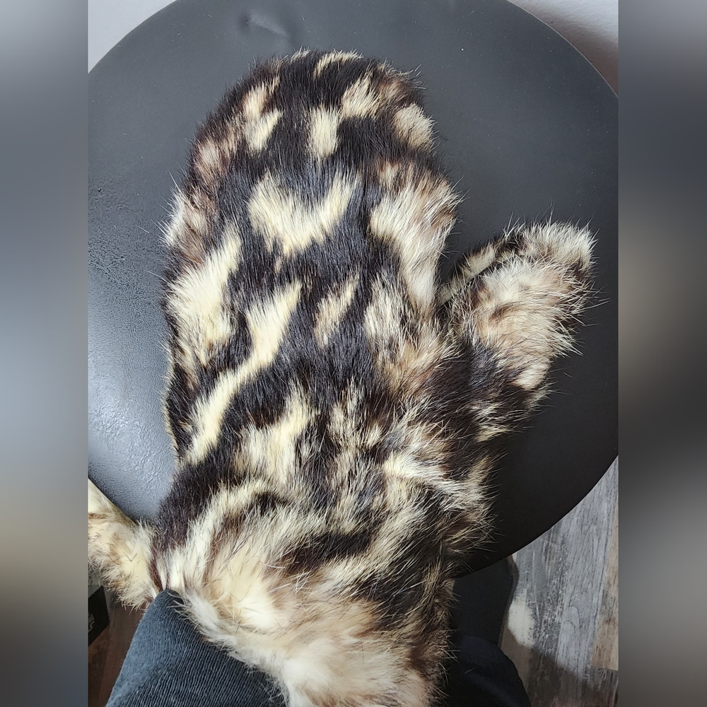 Vintage Leather and Rabbit Fur Leopard Gloves. Sz: L. Color: Leopard Fur Gloves
